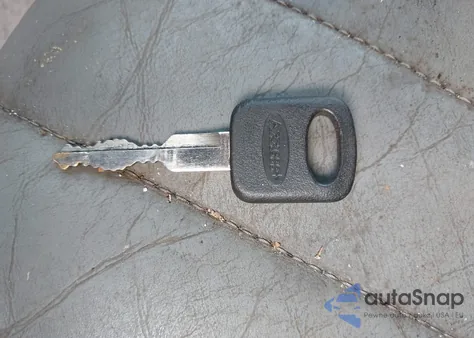 1994 Lincoln Town Car Executive z USA, uszkodzony, nr VIN 1LNLM81W8RY755748